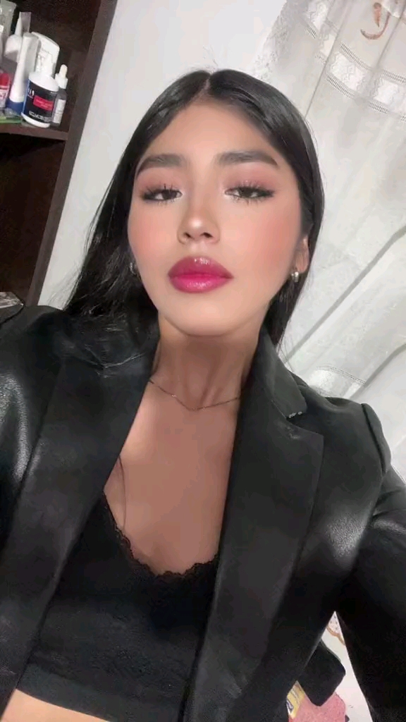 Ava, 25 — video chat from Bogotá