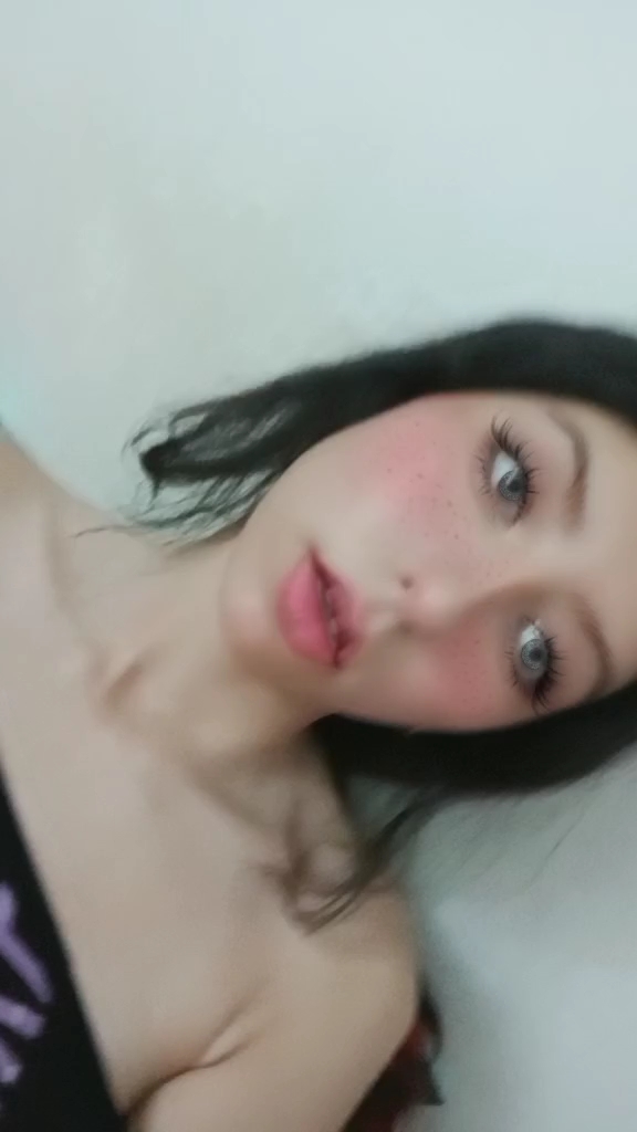 A real random video chat match — Aleja from Venezuela