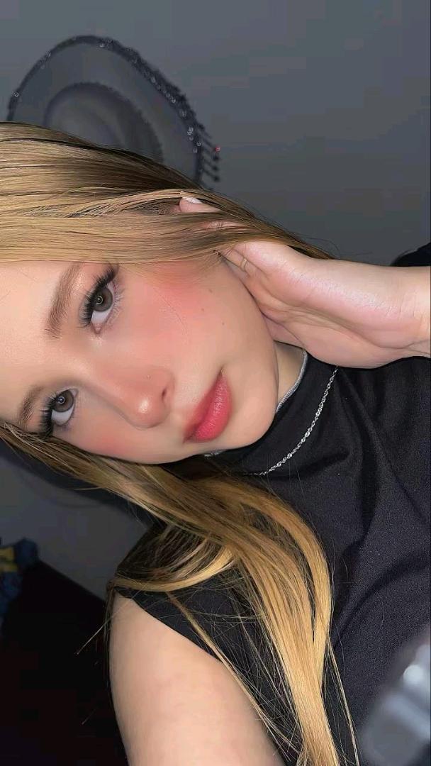 Michi, a CallMe host from Colombia