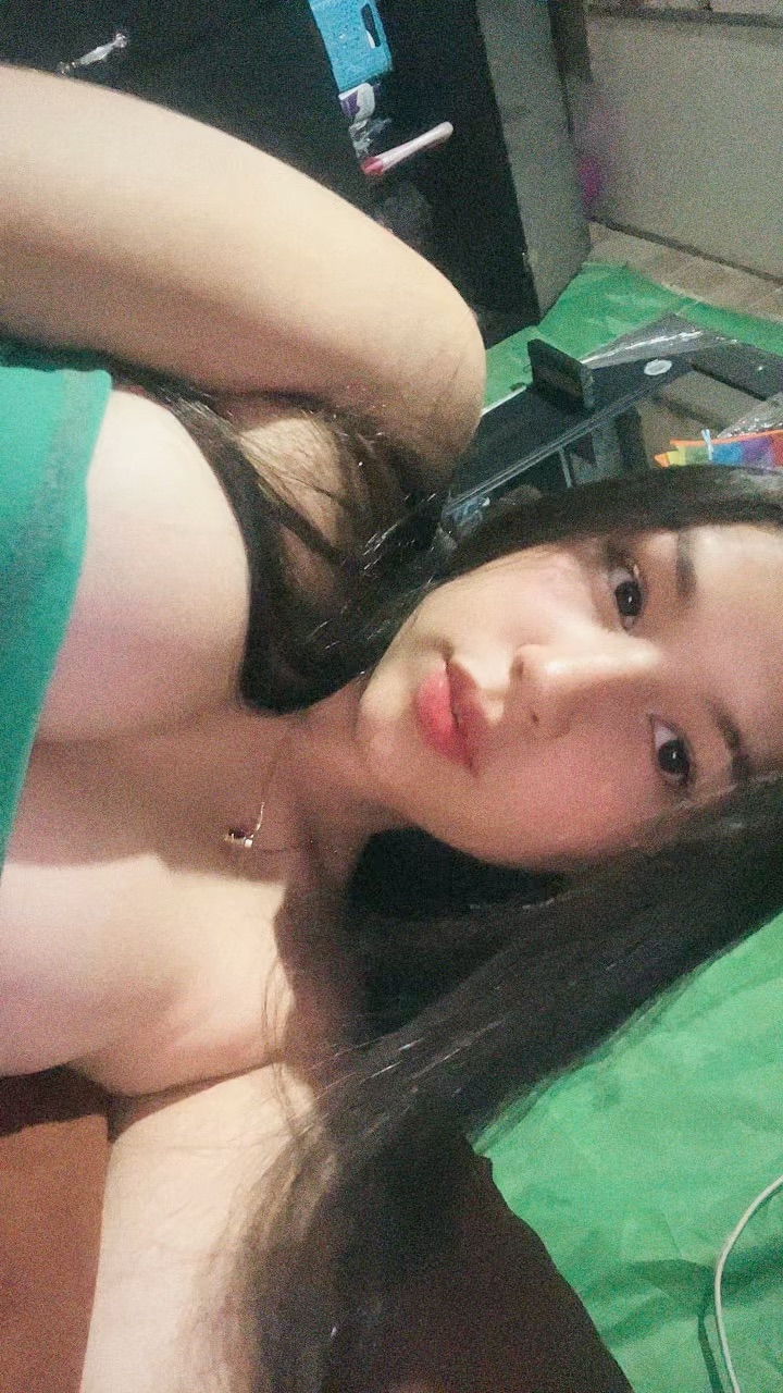Lin, 23 — video chat from Hanoi